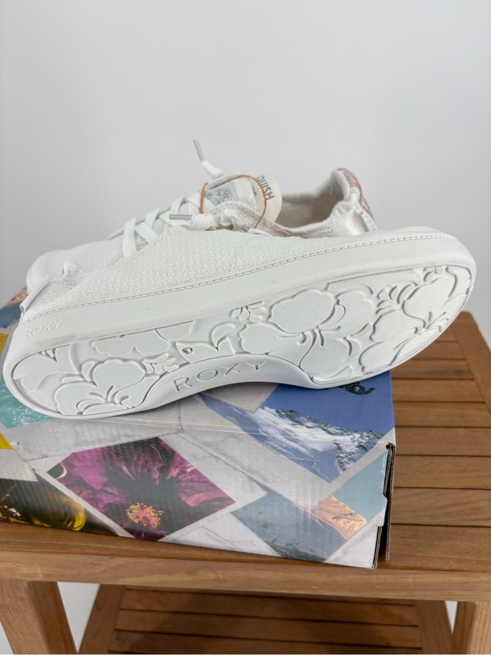 New Roxy Women’s ' White Squish Lace-Up Sneakers with Pink Accent size 7 - Picture 3 of 4
